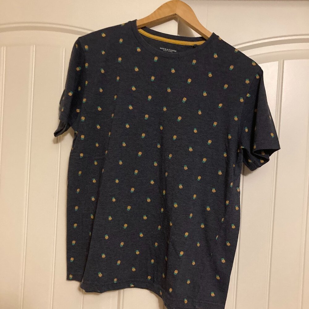Denim & Flower Ricky Singh Pineapple Print T Shirt Medium (40) Dark Gray Cotton